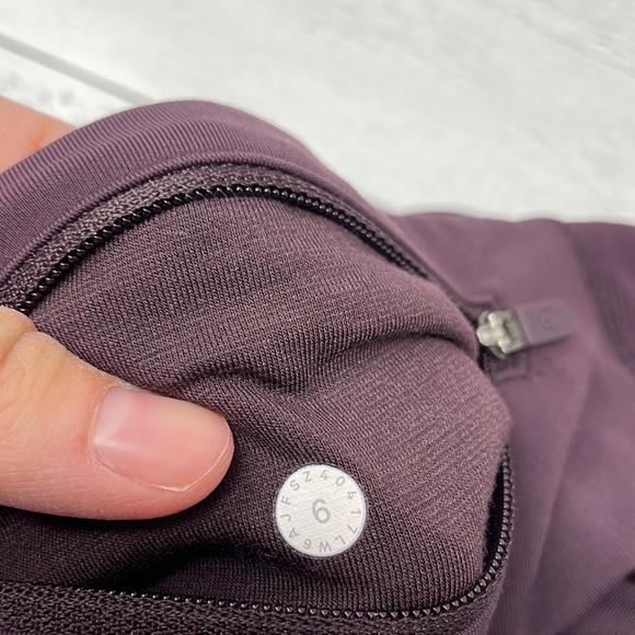 Lululemon On Your Mark Crop 23" in Black Cherry 6 O1 - Picture 6 of 8